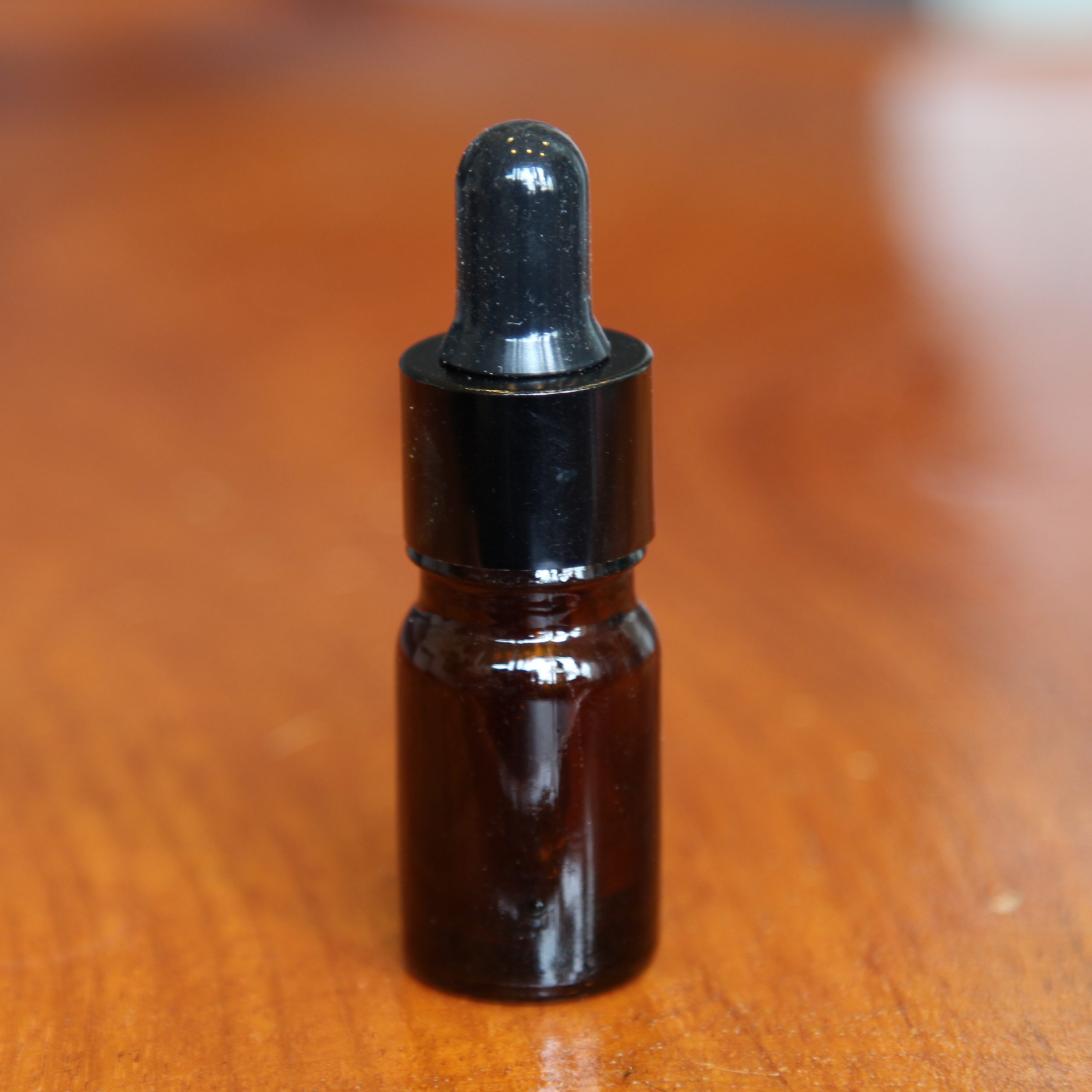 serum trị mụn cho da dầu nhạy cảm