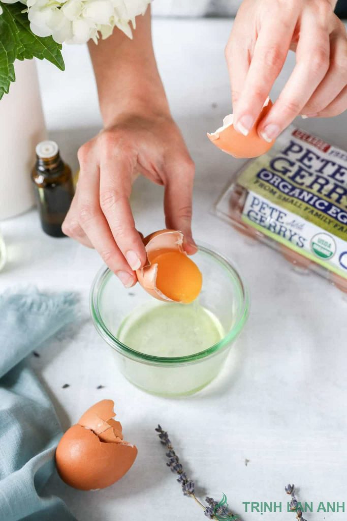 Cách dùng trứng chăm sóc da