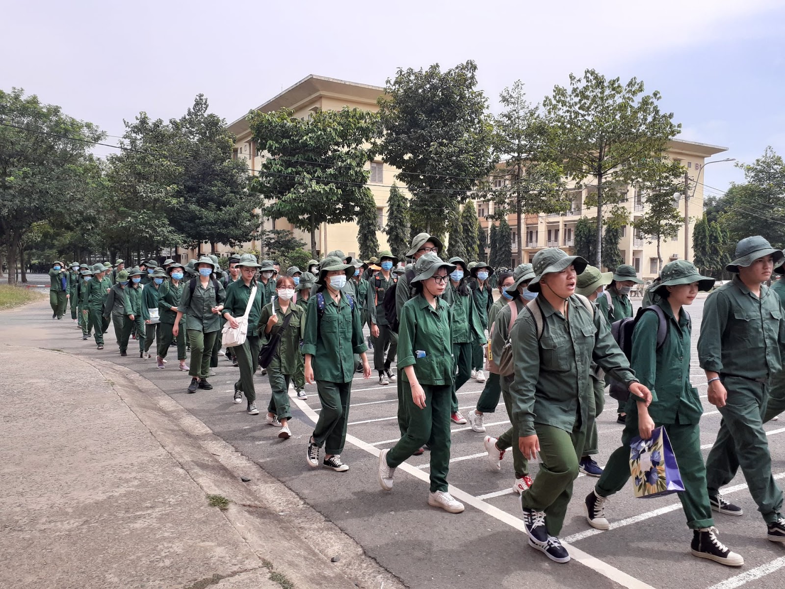 chăm sóc da khi đi học quân sự