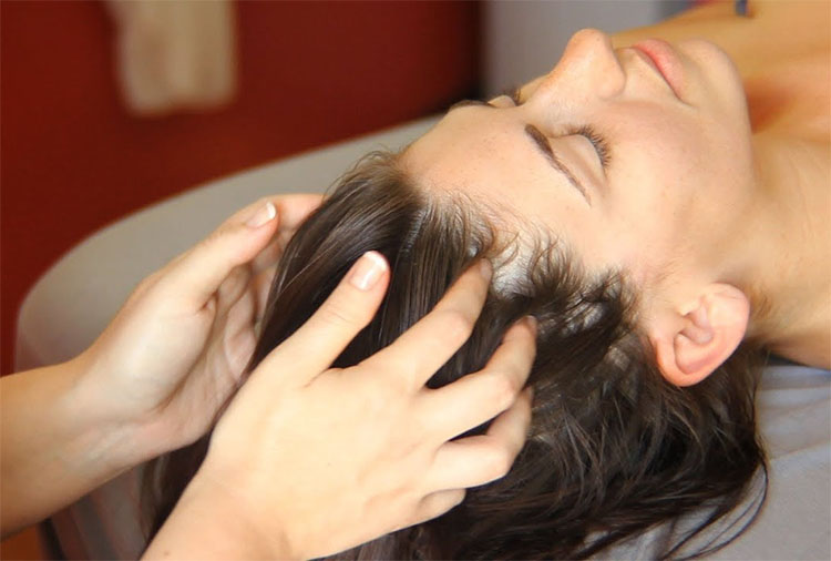 Massage da đầu có tác dụng gì?