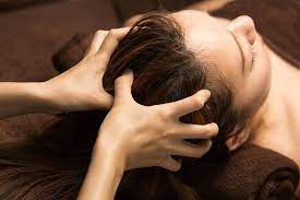 Massage khi gội đầu
