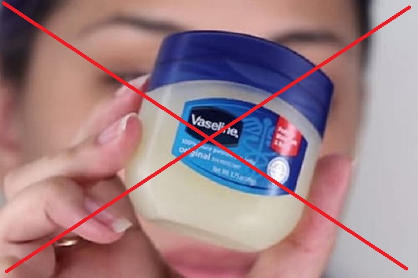 Trị mụn đầu đen bằng vaseline không được khuyến khích