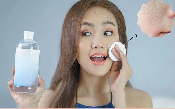 Tẩy trang là bước cần thiết khi bôi kem chống nắng