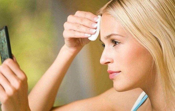 Tẩy trang đúng cách giúp da sạch sẽ thông thoáng