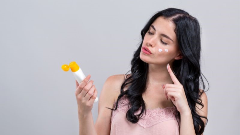 Làn da khỏe đẹp hơn khi duy trì thói quen dùng kem chống nắng