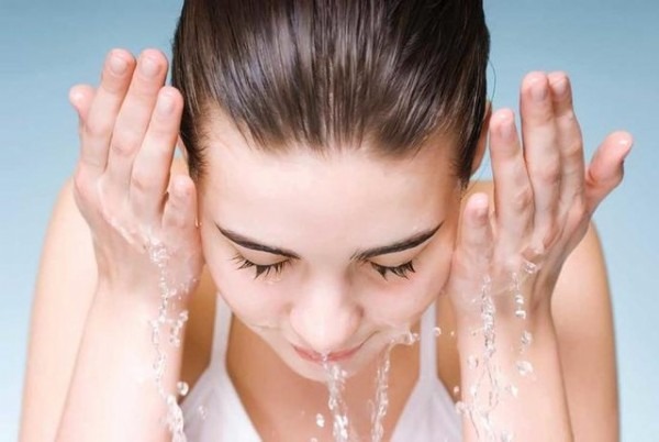 Làm sạch da là bước đầu tiên