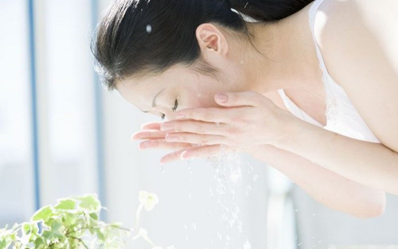 Da dầu có nên rửa mặt bằng nước vo gạo