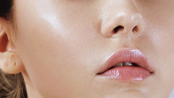 Nhận biết da dầu nhờ cảm giác trên da