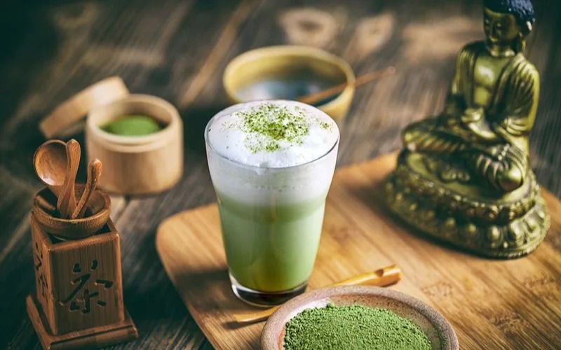 Uống matcha được cho là gây nổi mụn