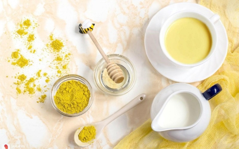 Cách làm trắng da tự nhiên không bắt nắng bằng sữa chua và bột nghệ