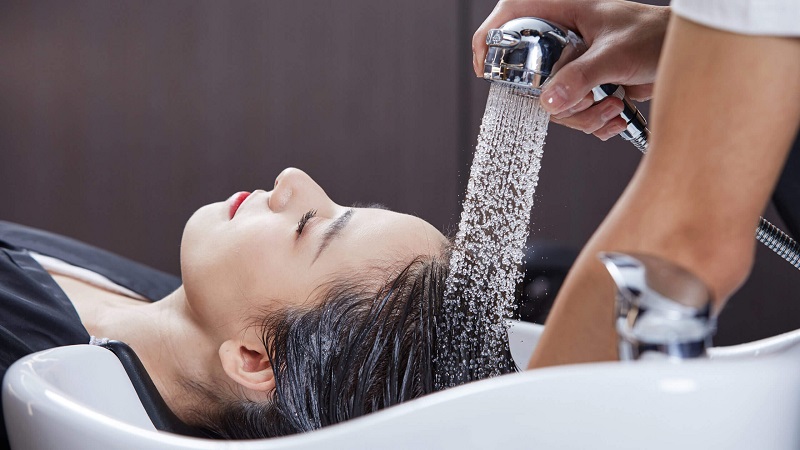 Gội đầu đúng cách để đảm bảo phục hồi sức khỏe