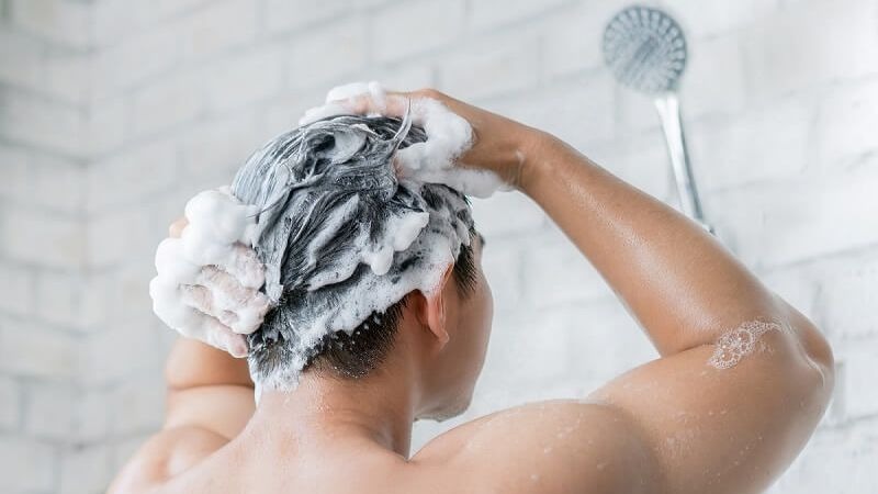 Cần quan tâm đến thời gian gội đầu sau khi uốn tóc