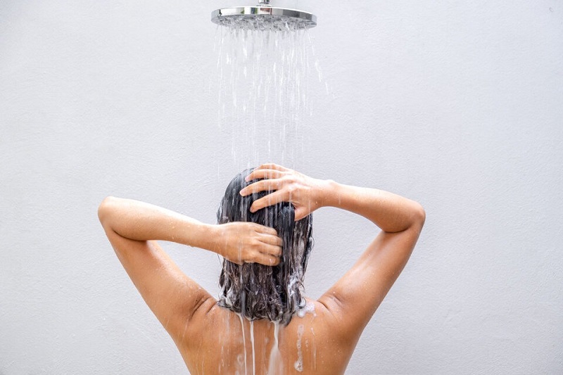 Việc có nên gội đầu mỗi ngày không phụ thuộc và tình trạng tóc và da đầu