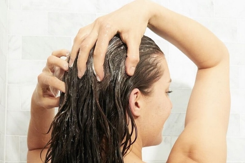 Gội đầu nhẹ nhàng