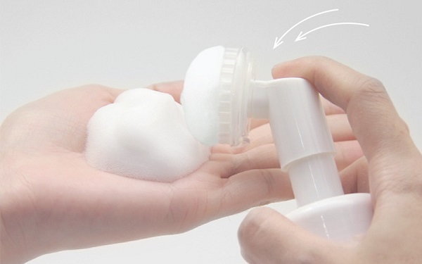 Da khô có nên dùng sữa rửa mặt tạo bọt