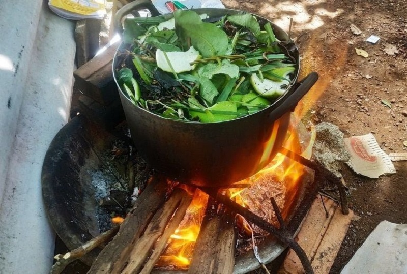 Cách nấu nước gội đầu kích thích mọc tóc