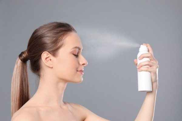 Xịt khóa lớp make up