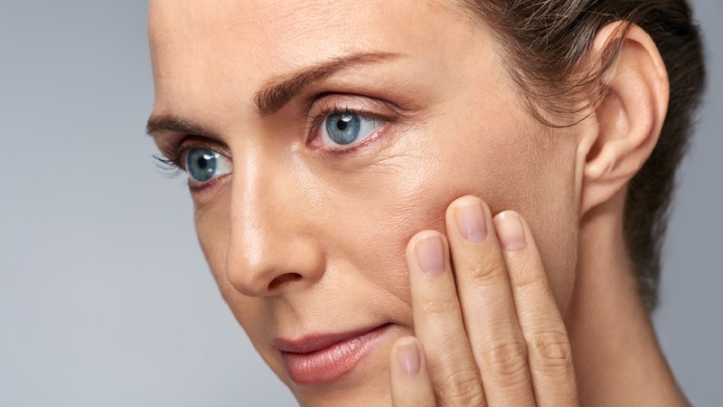 Da mặt khô nên dùng gì?