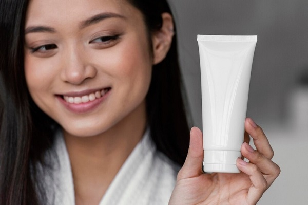 Da dầu nên dùng sữa rửa mặt nào?