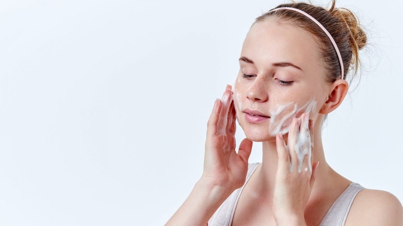 Các bước skincare cho tuổi dậy thì