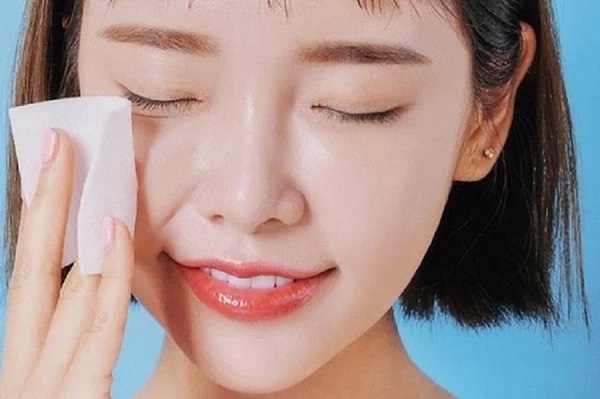Làm sạch da trước khi make up