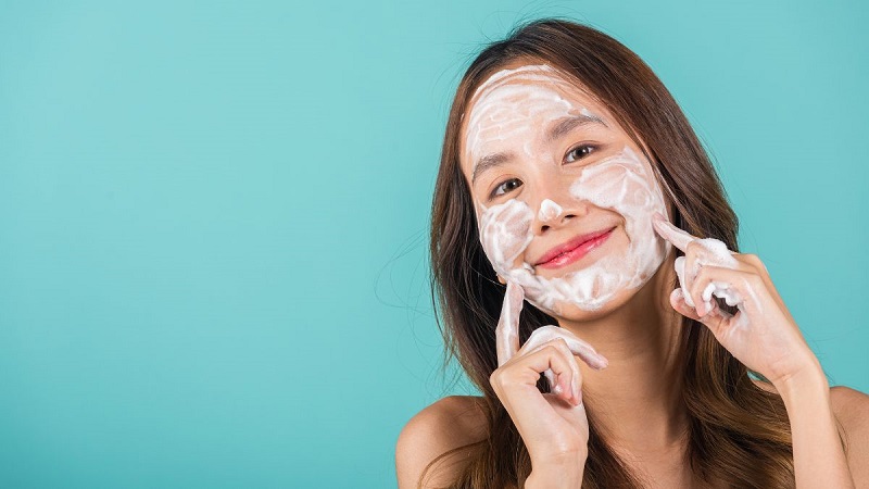 Làm sạch dịu nhẹ để tránh khô da