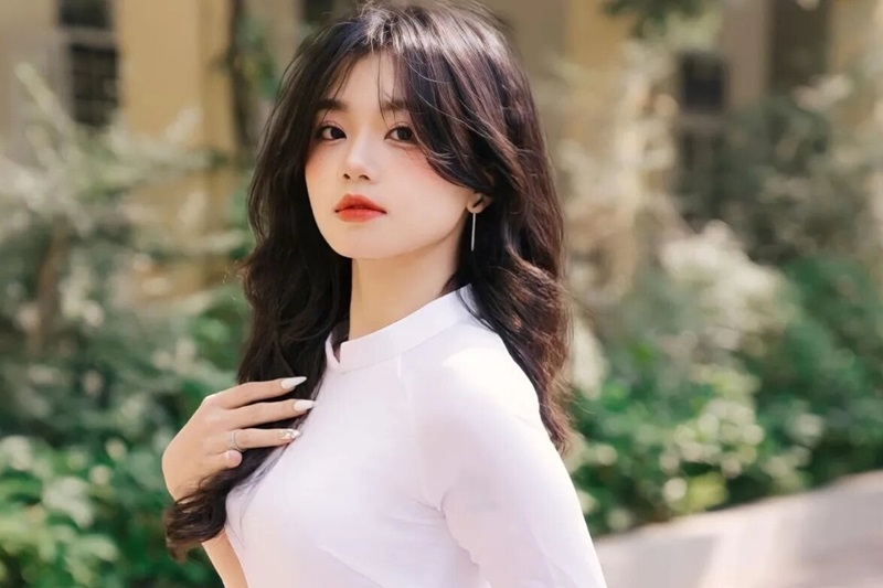 Kiểu tóc gợn sóng nhẹ phù hợp với khuôn mặt tròn