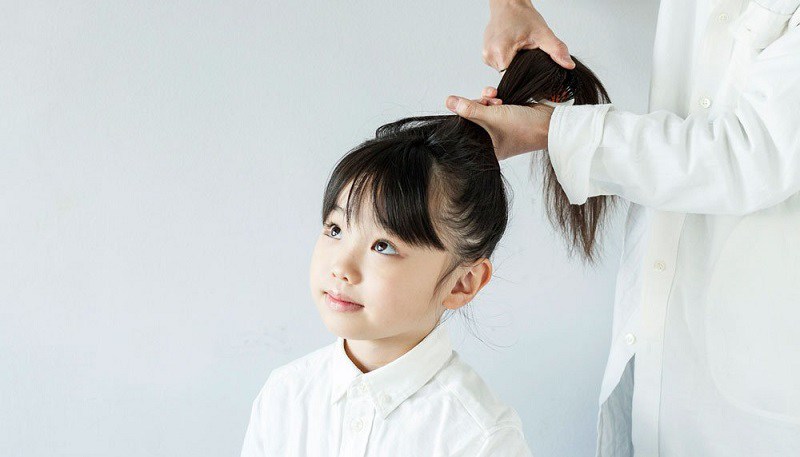 Cách chăm sóc tóc giúp hạn chế tóc bạc sớm ở trẻ