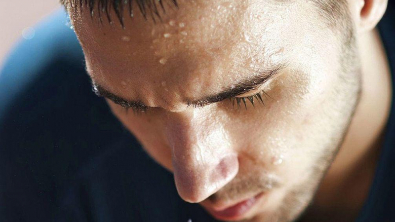 Nguyên nhân tình trạng đổ mồ hôi đầu quá mức