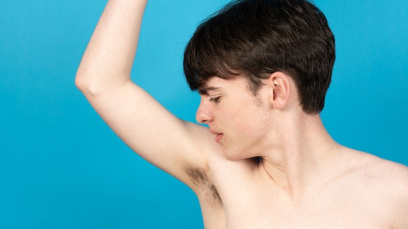 Hôi nách có thể tự hết được không ở tuổi dậy thì?