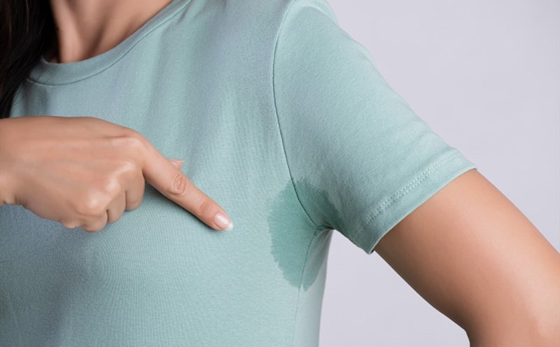 Vi khuẩn tích tụ trên da là nguyên nhân trực tiếp gây hôi nách