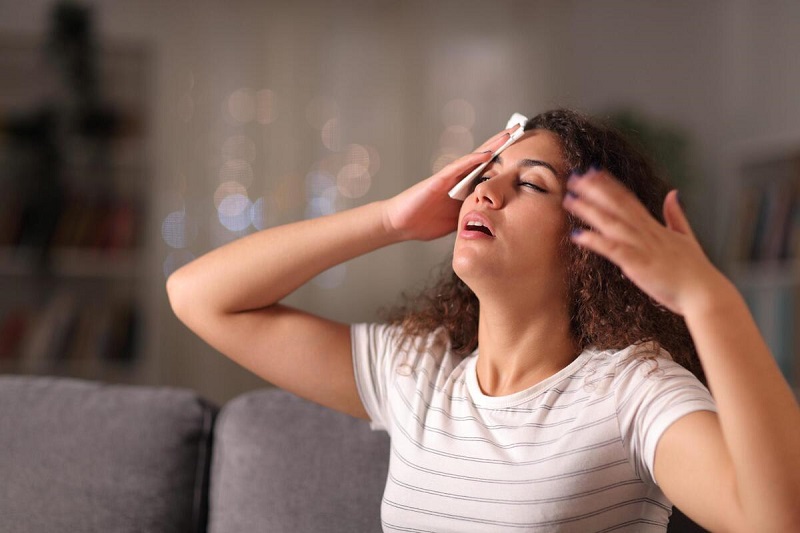Mồ hôi đầu ra nhiều là bệnh gì?