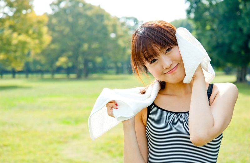 Ra mồ hôi ở mặt nhiều có tốt không trong điều kiện bình thường?